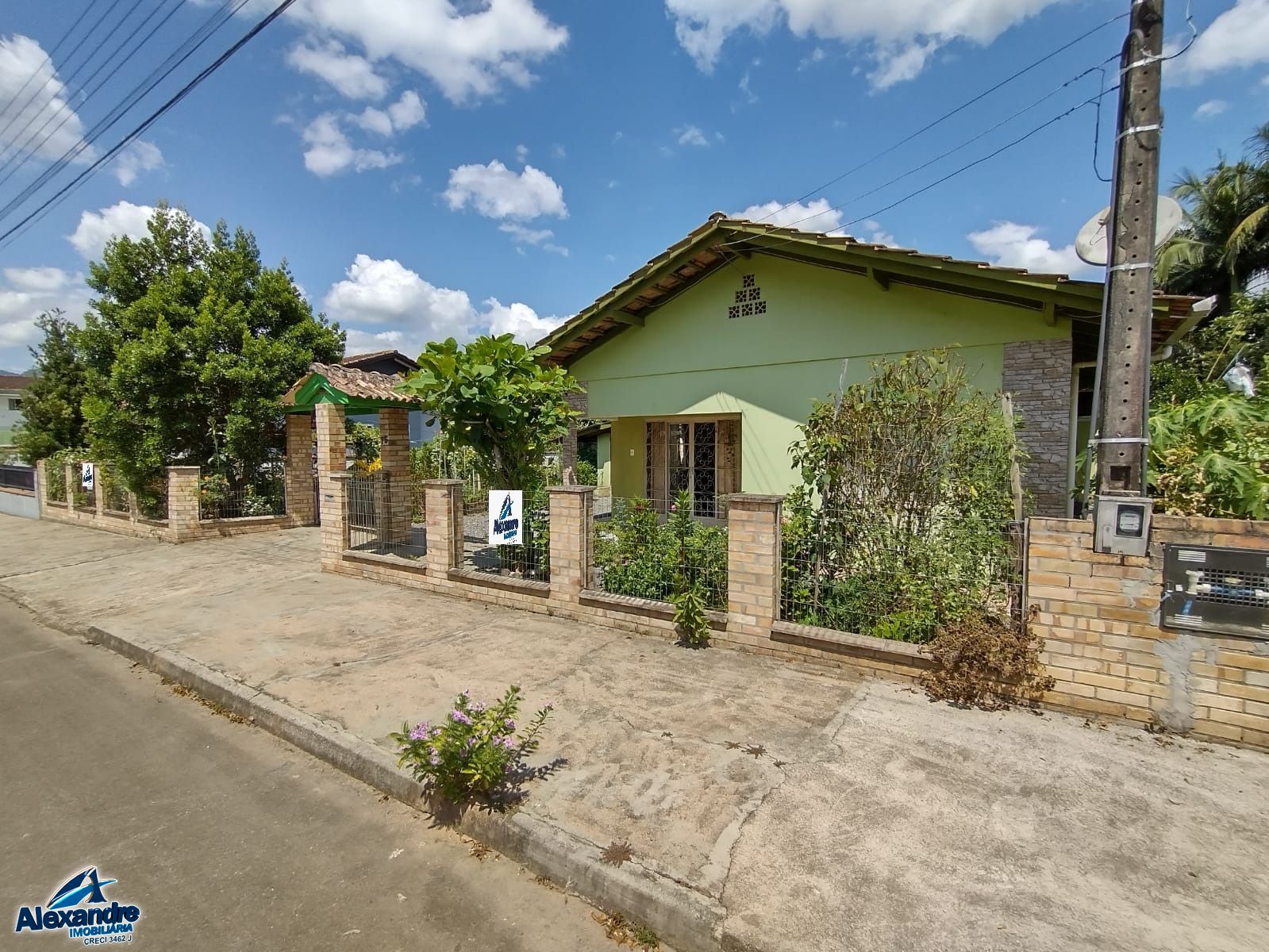 Casa à venda com 4 quartos, 124m² - Foto 1