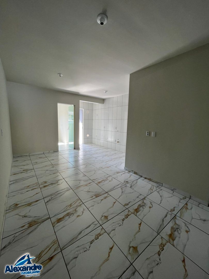 Casa à venda com 2 quartos, 56m² - Foto 4