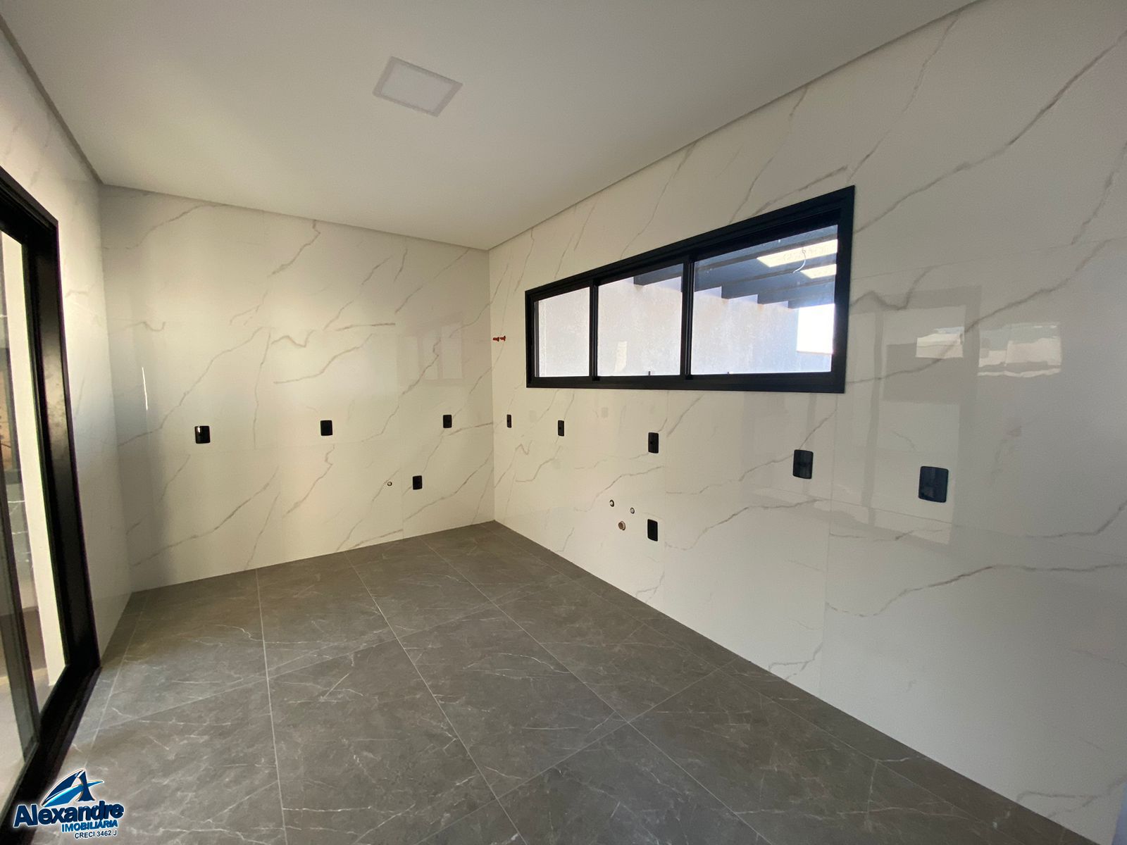 Casa à venda com 3 quartos, 92m² - Foto 4