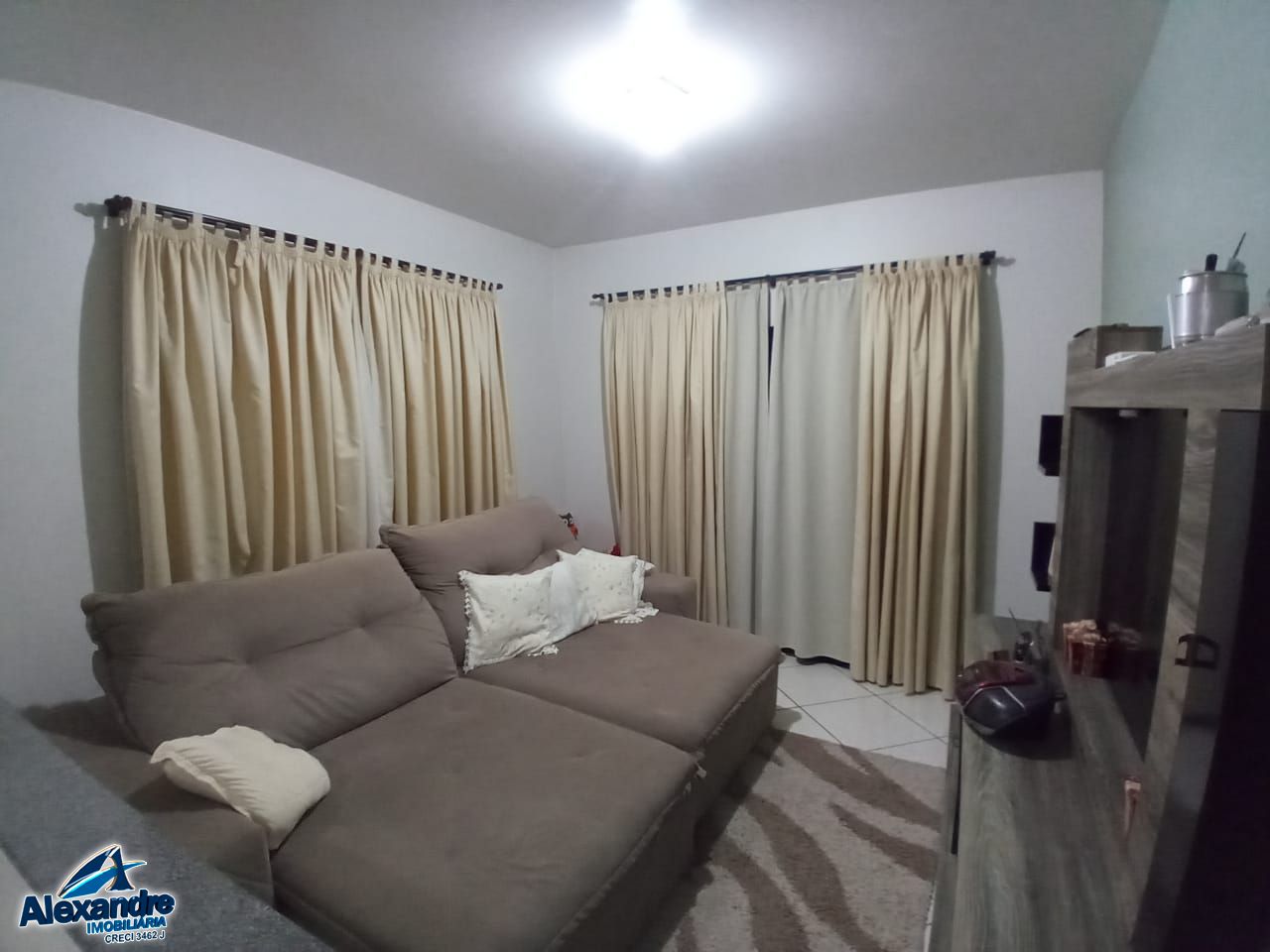 Casa à venda com 2 quartos, 70m² - Foto 1