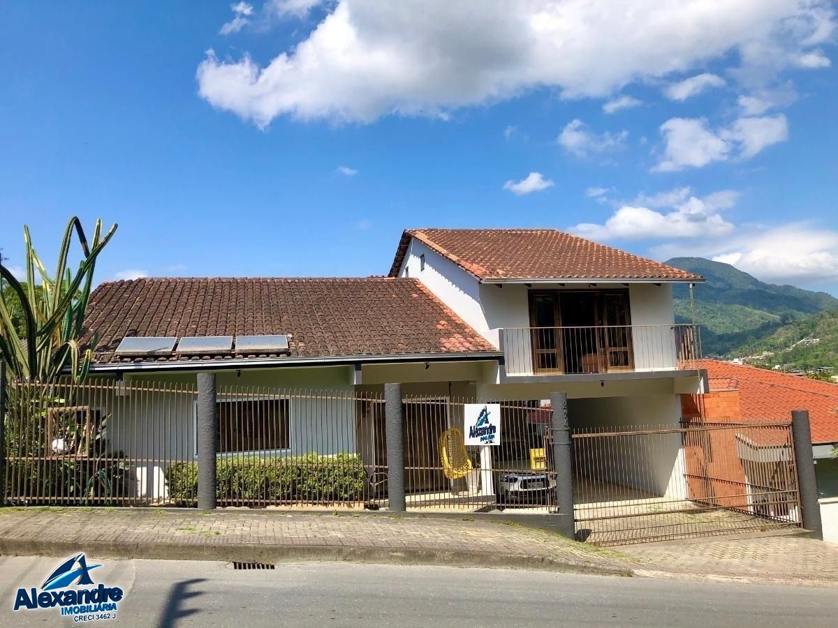 Casa à venda com 3 quartos, 200m² - Foto 1