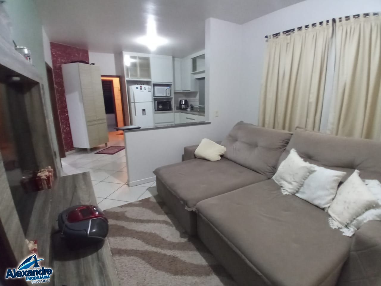 Casa à venda com 2 quartos, 70m² - Foto 2
