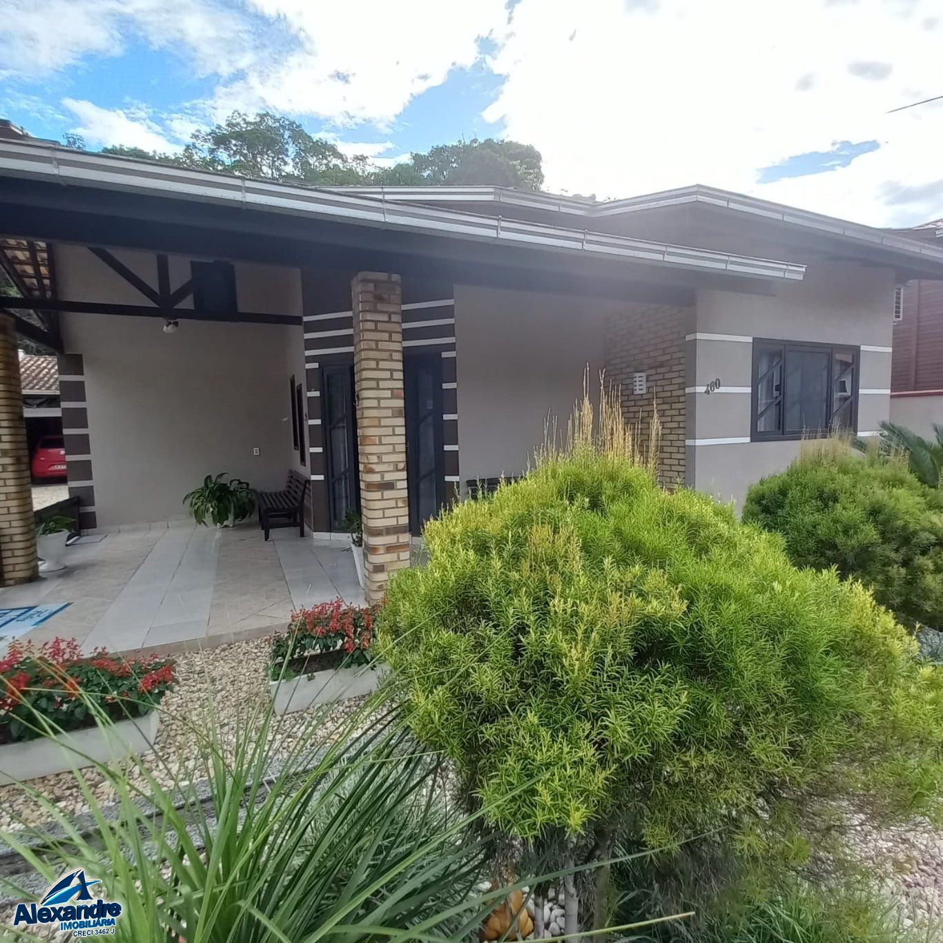 Casa à venda com 4 quartos, 340m² - Foto 2