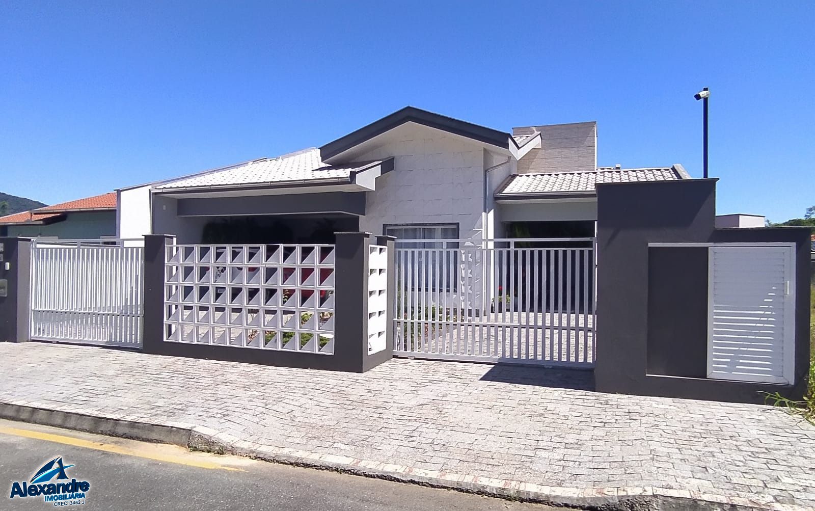 Casa à venda com 3 quartos, 198m² - Foto 3