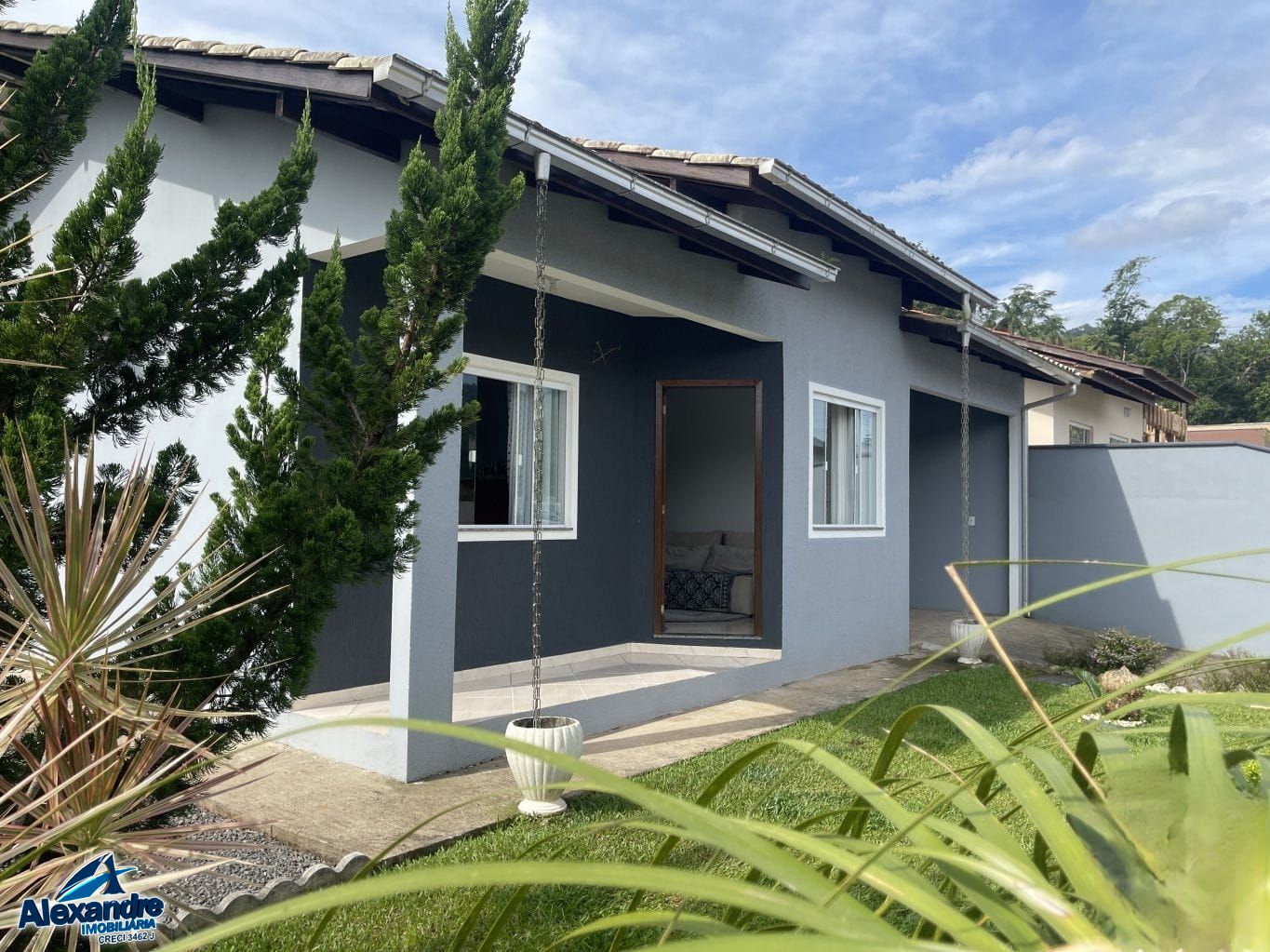 Casa à venda com 2 quartos, 98m² - Foto 1