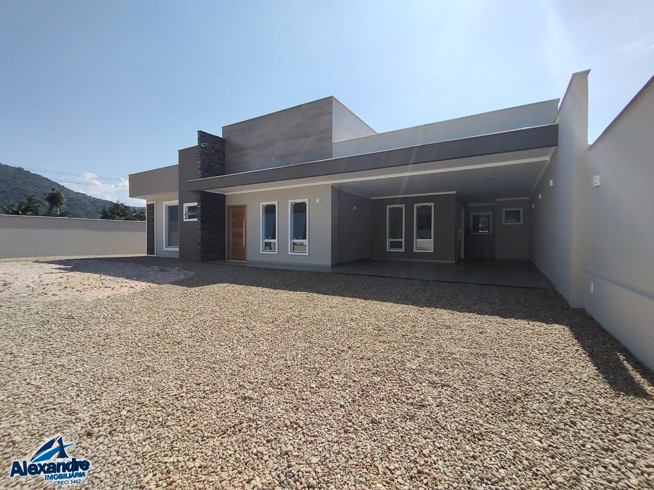 Casa à venda com 3 quartos, 154m² - Foto 1