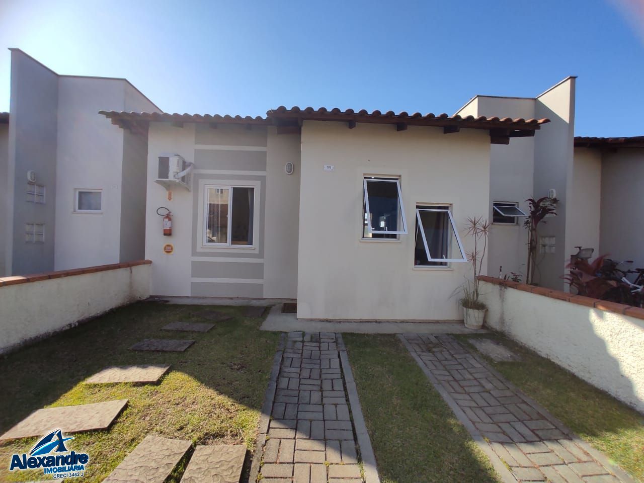 Casa à venda com 2 quartos, 45m² - Foto 8