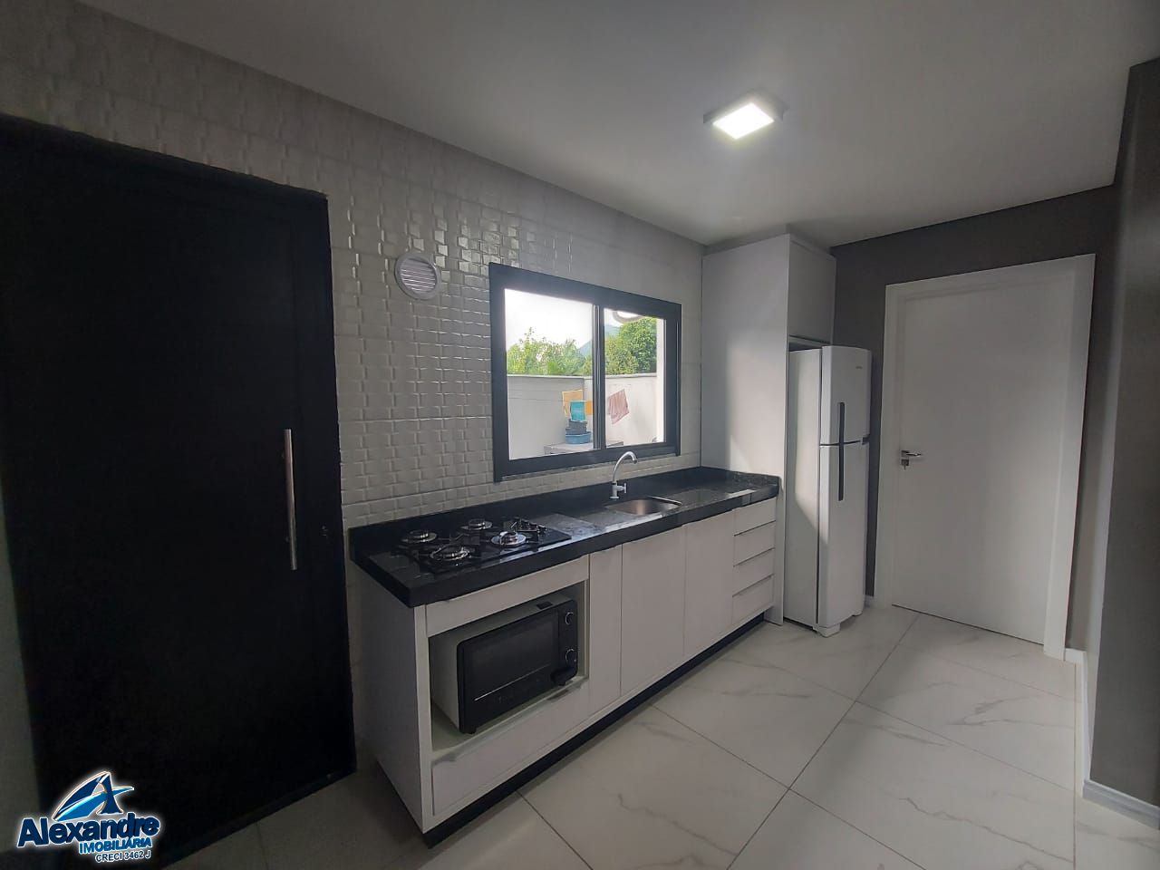 Casa à venda com 3 quartos, 90m² - Foto 5