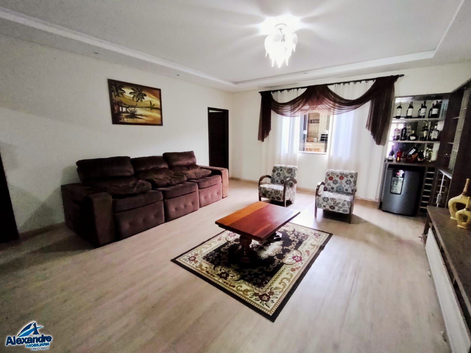 Casa à venda com 3 quartos, 220m² - Foto 2