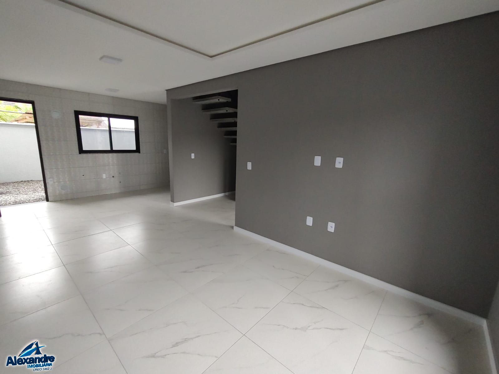 Casa à venda com 3 quartos, 91m² - Foto 2
