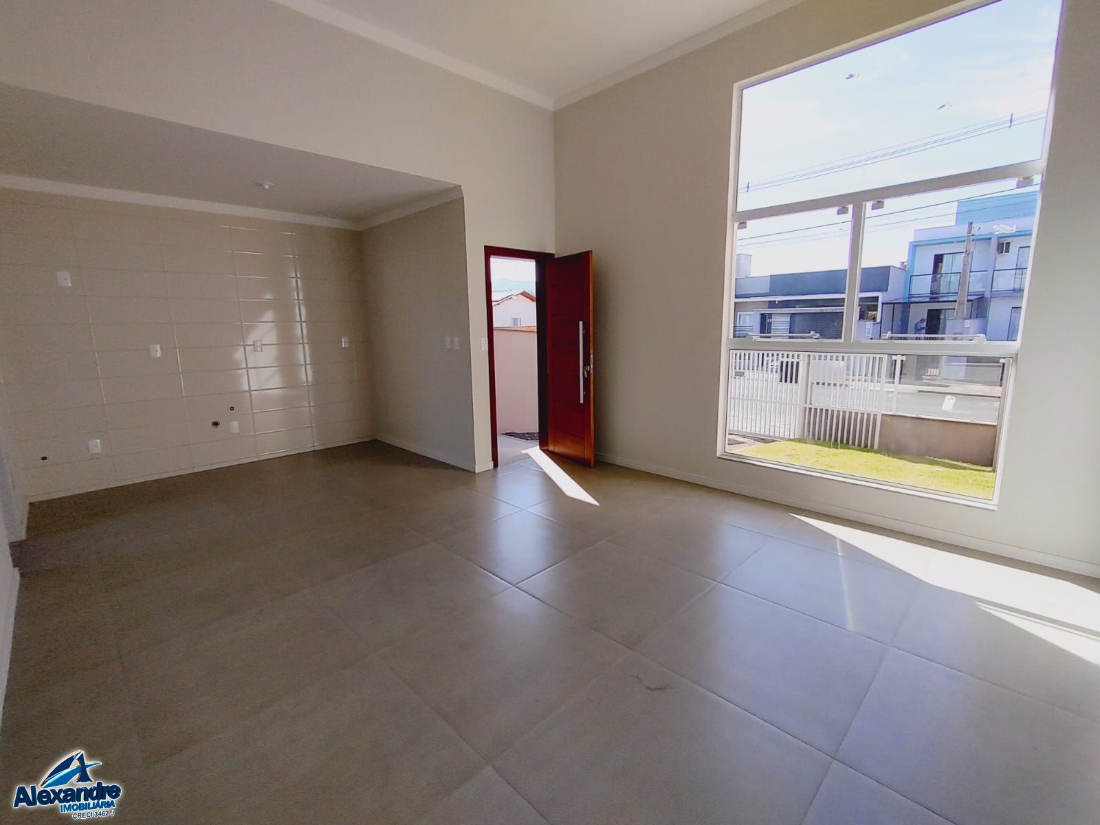 Casa à venda com 3 quartos, 78m² - Foto 1