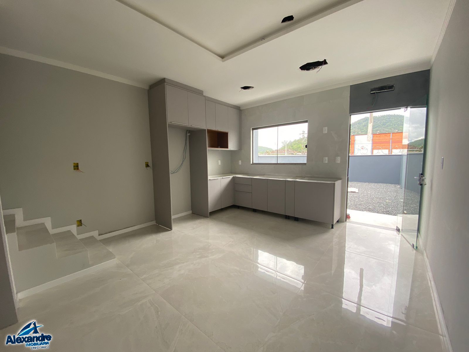 Casa à venda com 3 quartos, 117m² - Foto 4