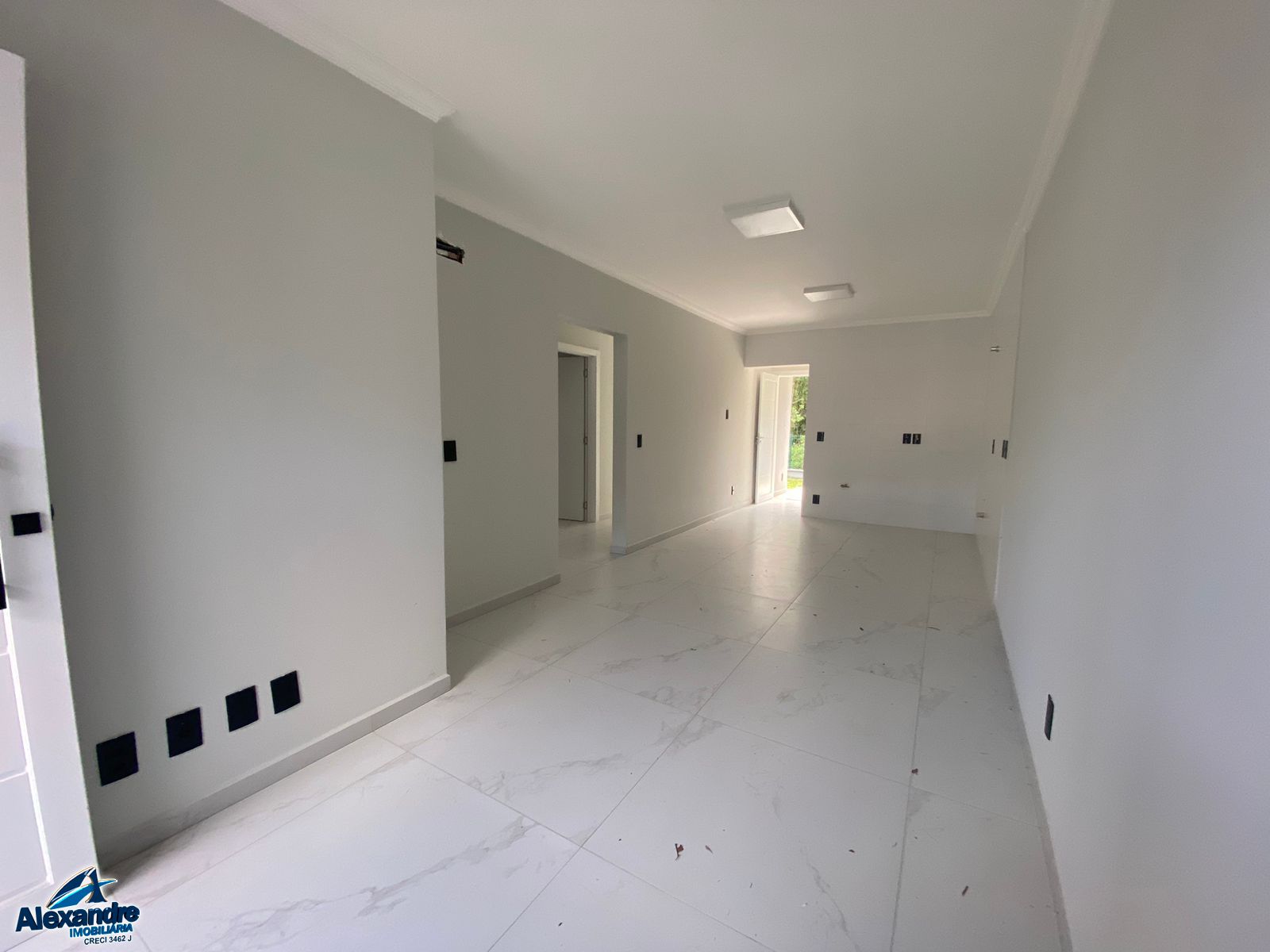 Casa à venda com 3 quartos, 84m² - Foto 2