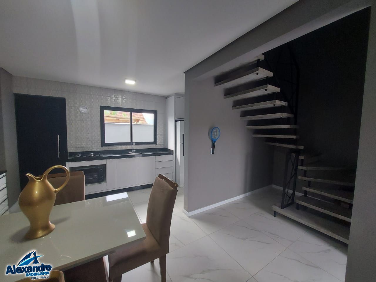 Casa à venda com 3 quartos, 90m² - Foto 2