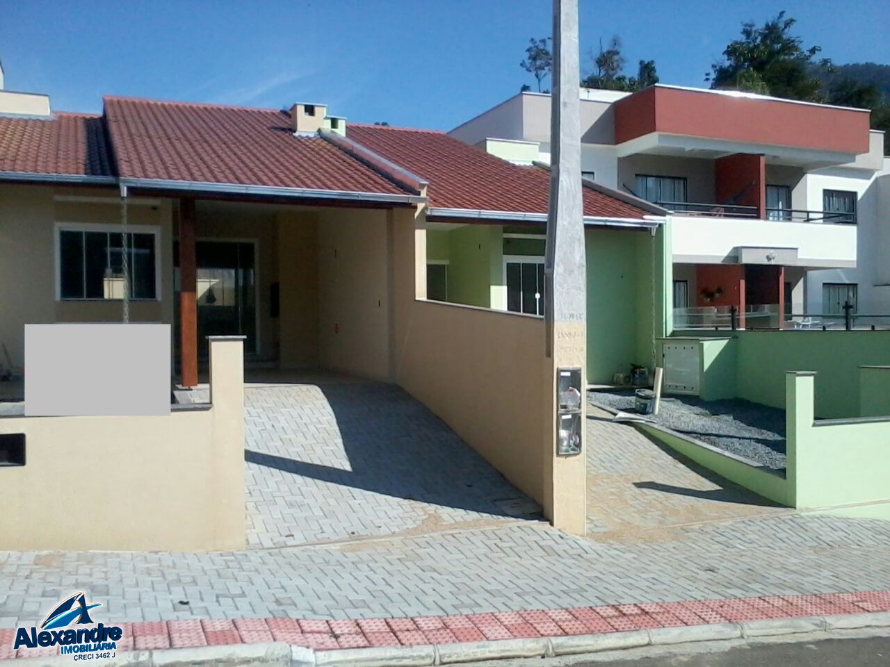 Casa à venda com 3 quartos, 80m² - Foto 1