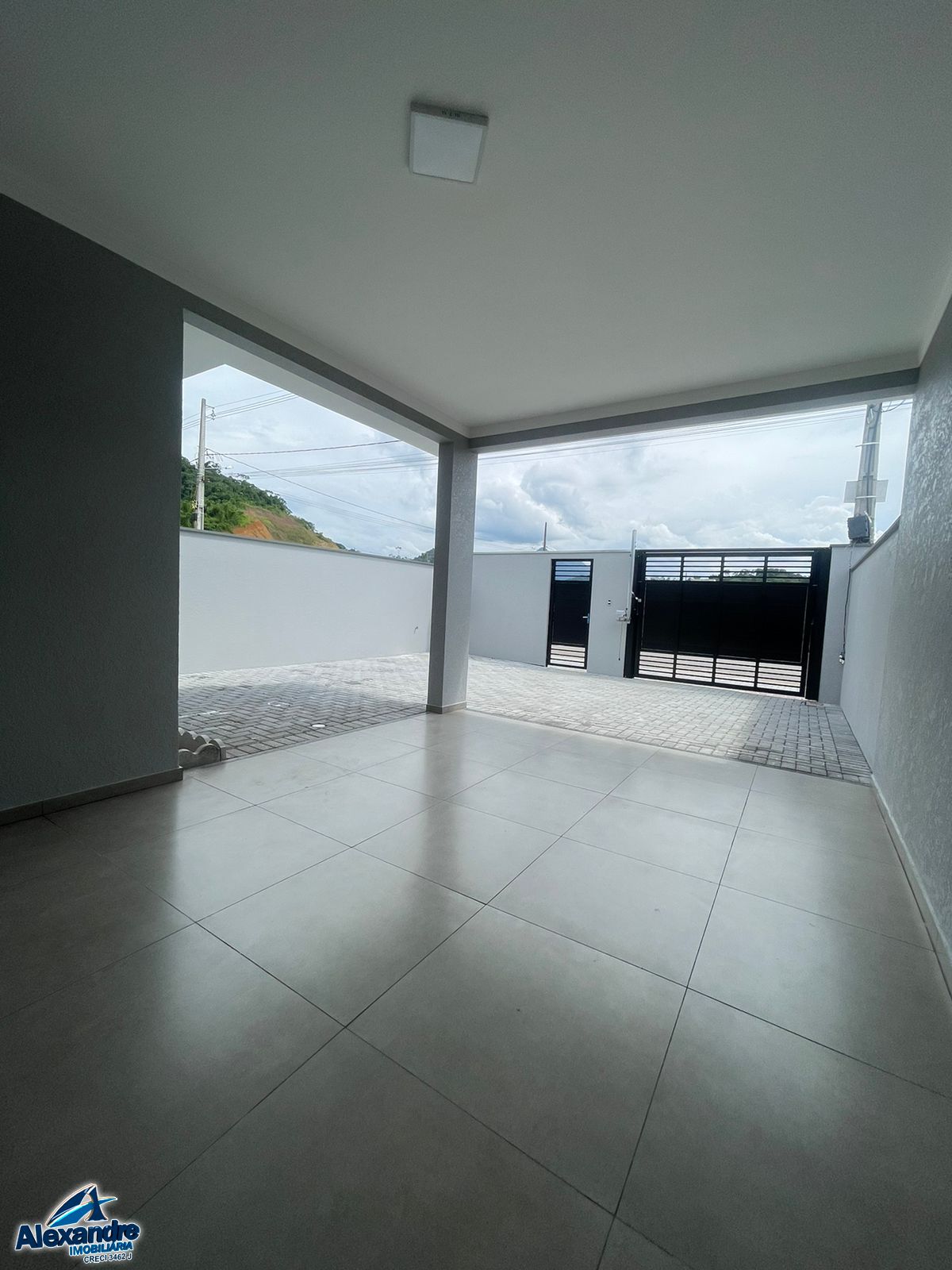 Casa à venda com 3 quartos, 115m² - Foto 2