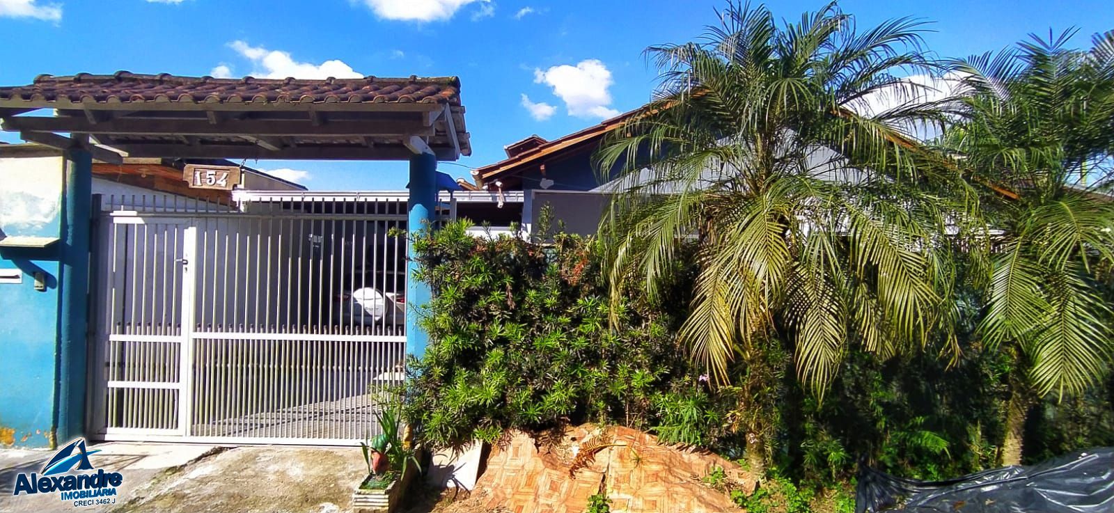 Casa à venda com 5 quartos, 200m² - Foto 1