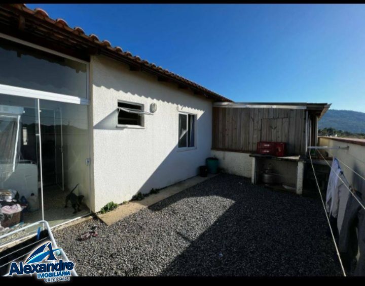 Casa à venda com 2 quartos, 45m² - Foto 9