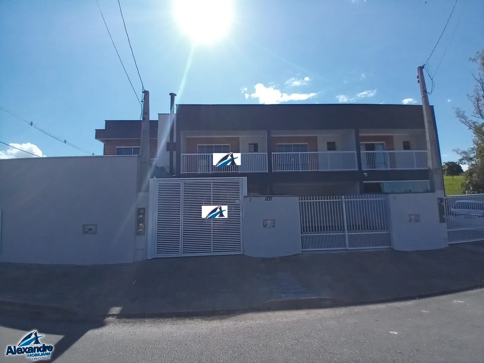 Casa à venda com 2 quartos, 102m² - Foto 1
