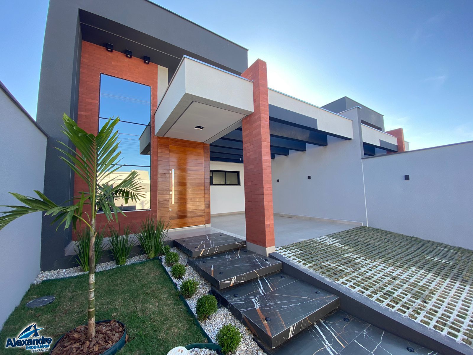 Casa à venda com 3 quartos, 92m² - Foto 1