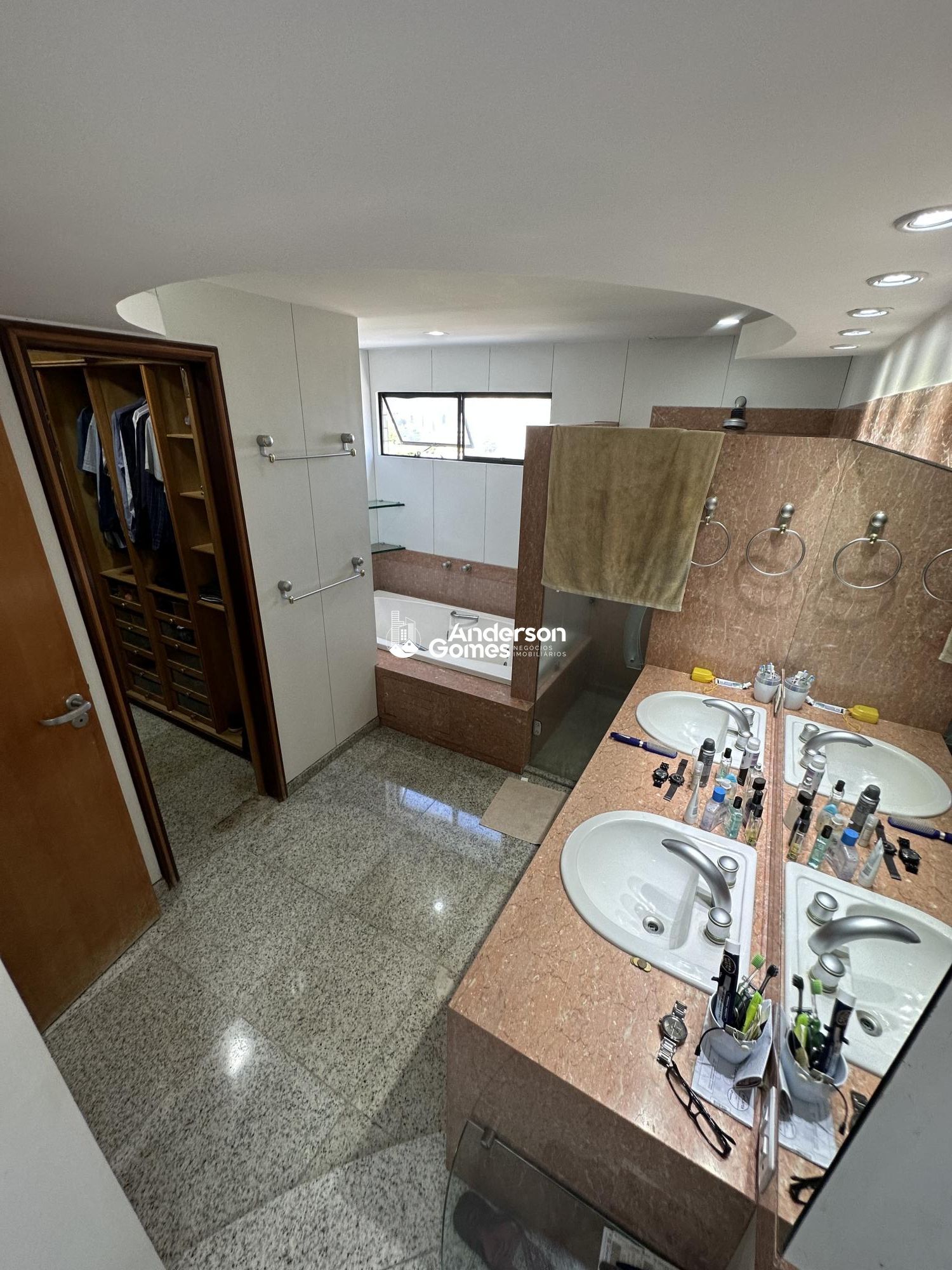 Apartamento à venda com 4 quartos, 243m² - Foto 10