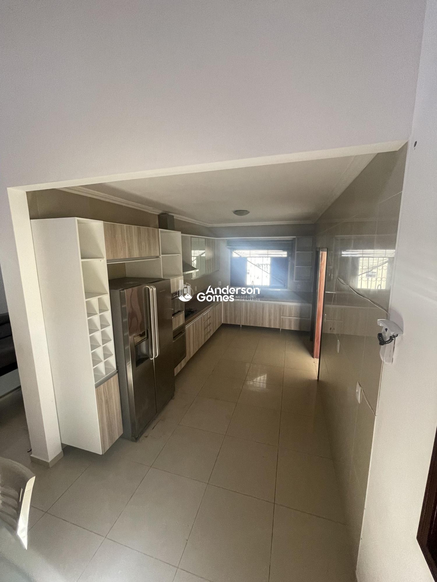 Casa à venda e aluguel com 4 quartos, 223m² - Foto 2