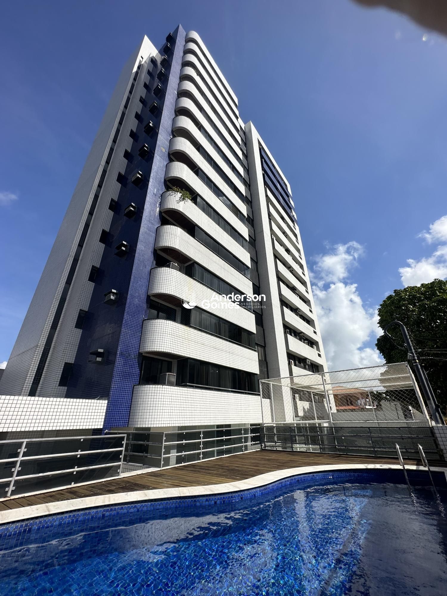 Apartamento à venda com 4 quartos, 243m² - Foto 1