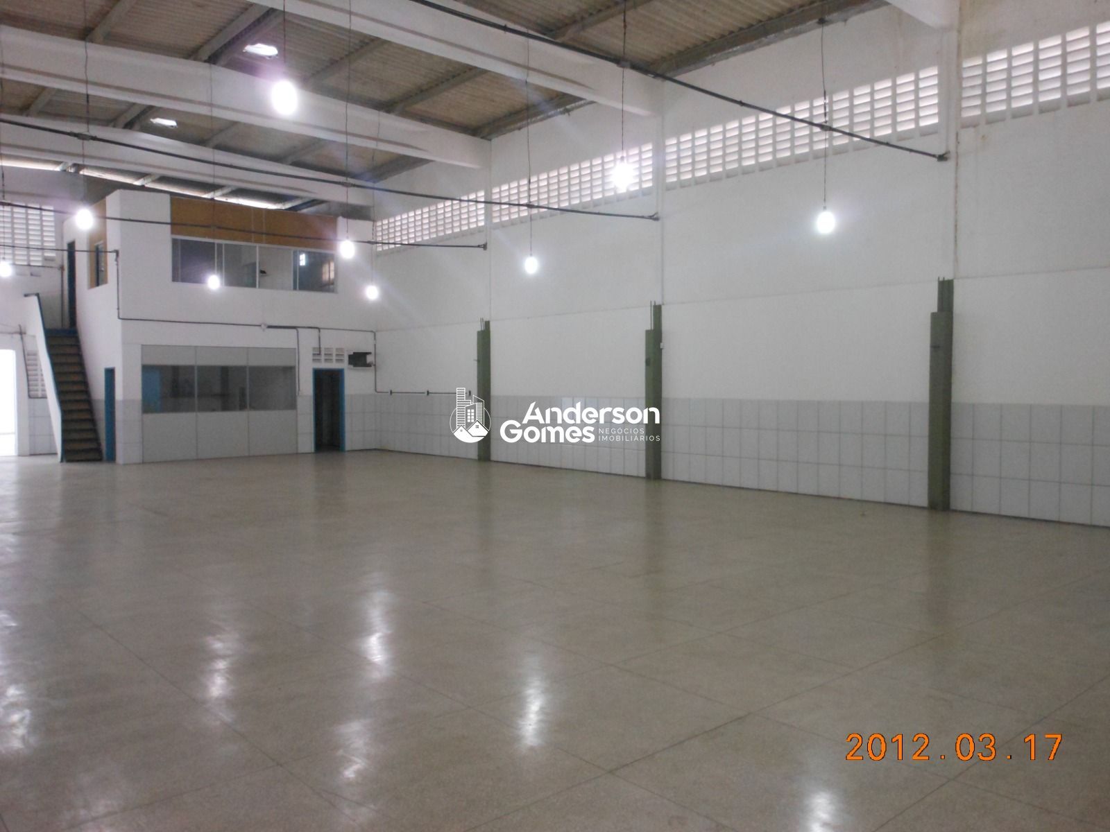 Depósito-Galpão-Armazém para alugar com 2 quartos, 560m² - Foto 8