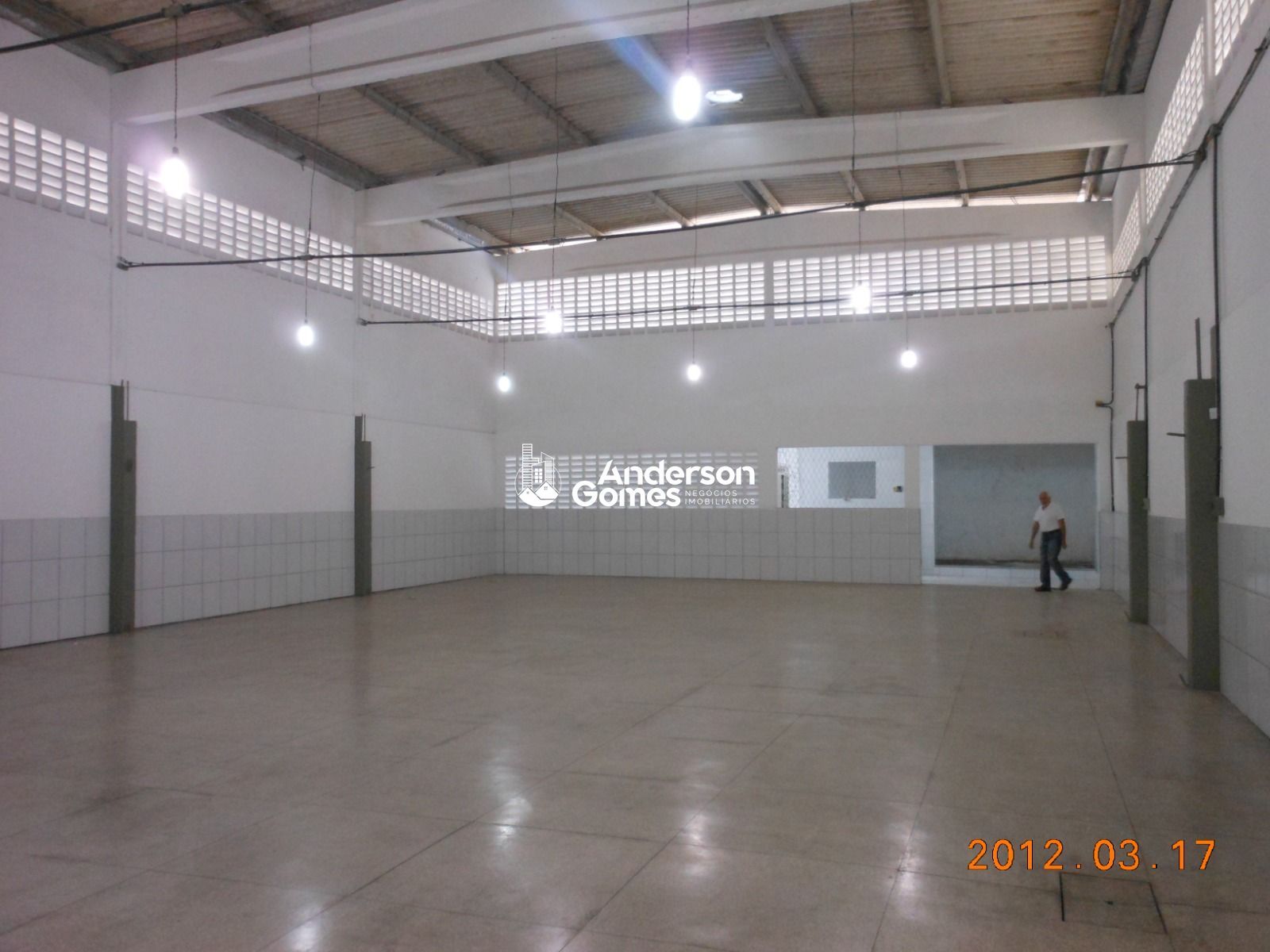 Depósito-Galpão-Armazém para alugar com 2 quartos, 560m² - Foto 7