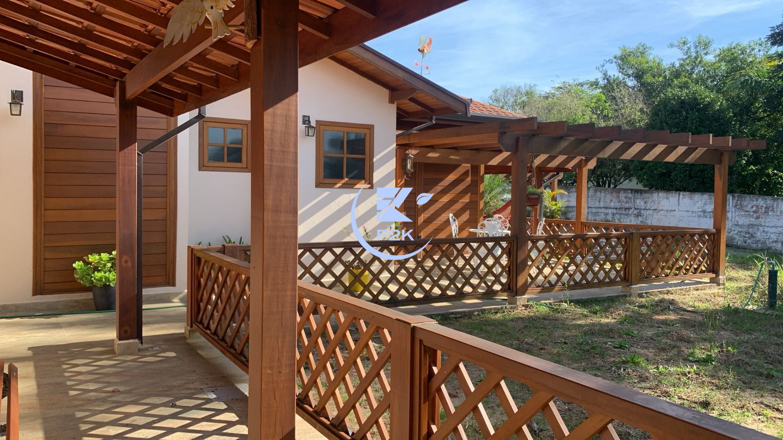 Chácara à venda com 4 quartos, 250m² - Foto 2