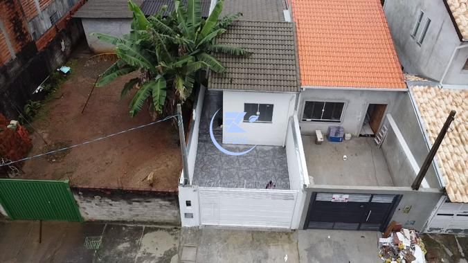 Casa à venda com 2 quartos, 70m² - Foto 2