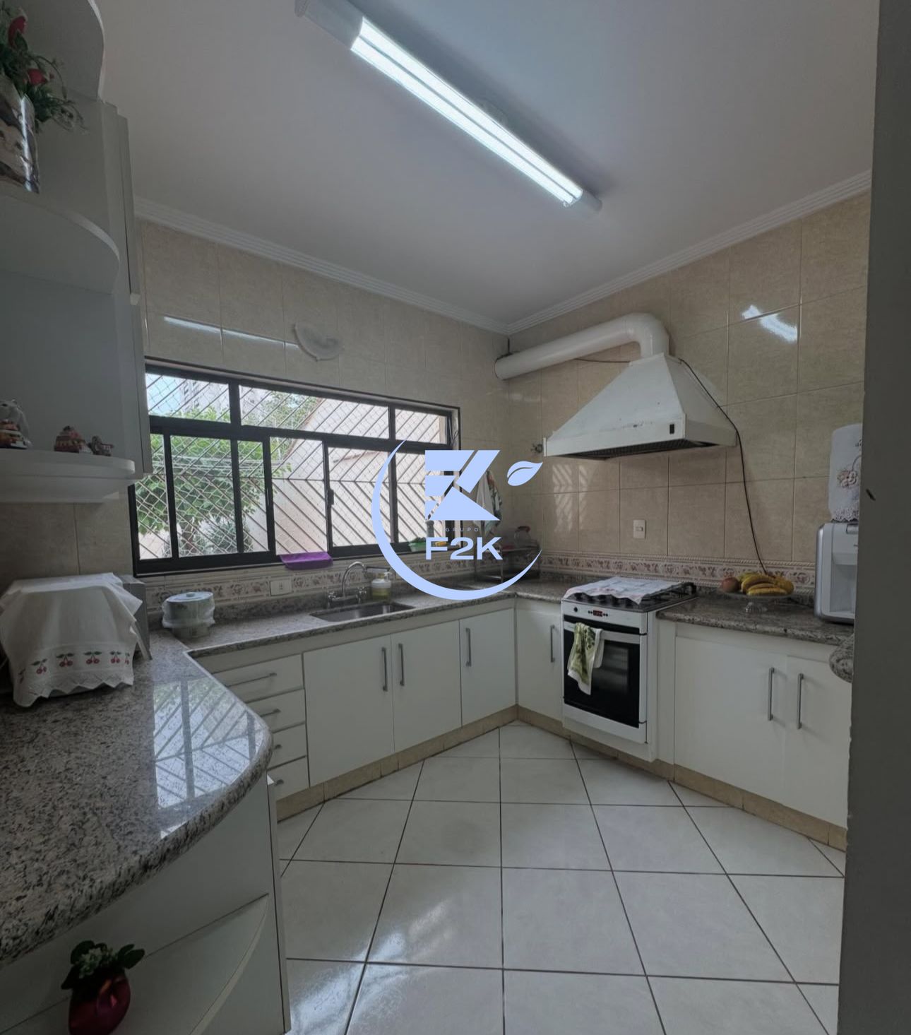 Sobrado, 4 quartos, 303 m² - Foto 2