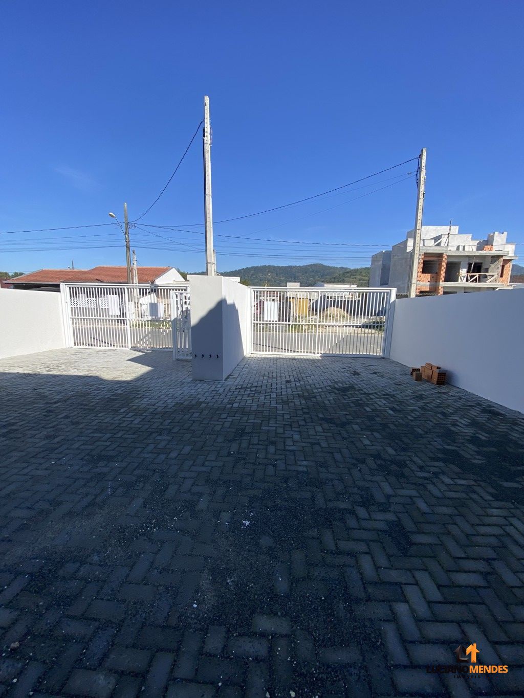 Sobrado novo e pronto para morar com 65 m² com 2 suítes e 2 vagas