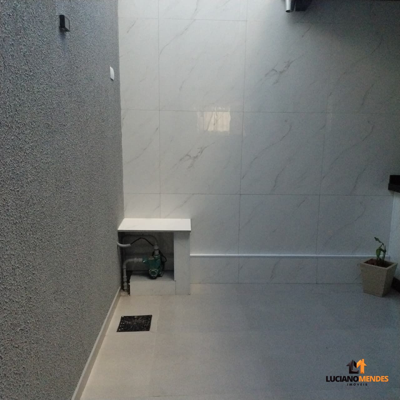 Sobrado completo, mobiliado e com excelente espaço gourmet – a cerca de 1.000m