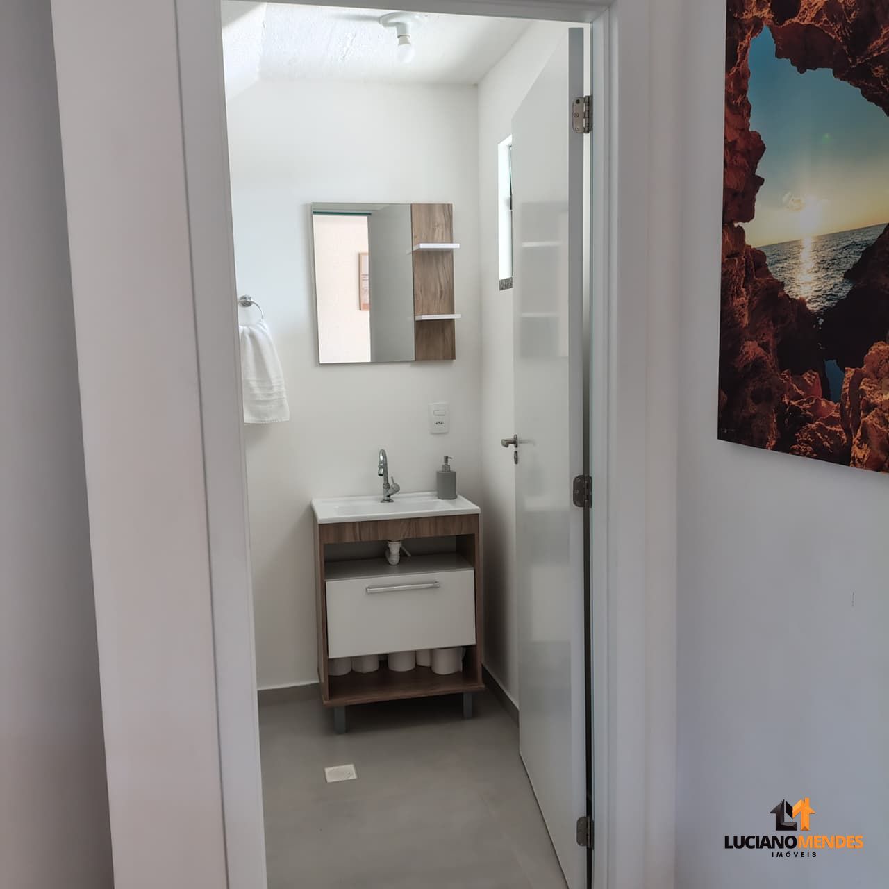 Sobrado completo, mobiliado e com excelente espaço gourmet – a cerca de 1.000m
