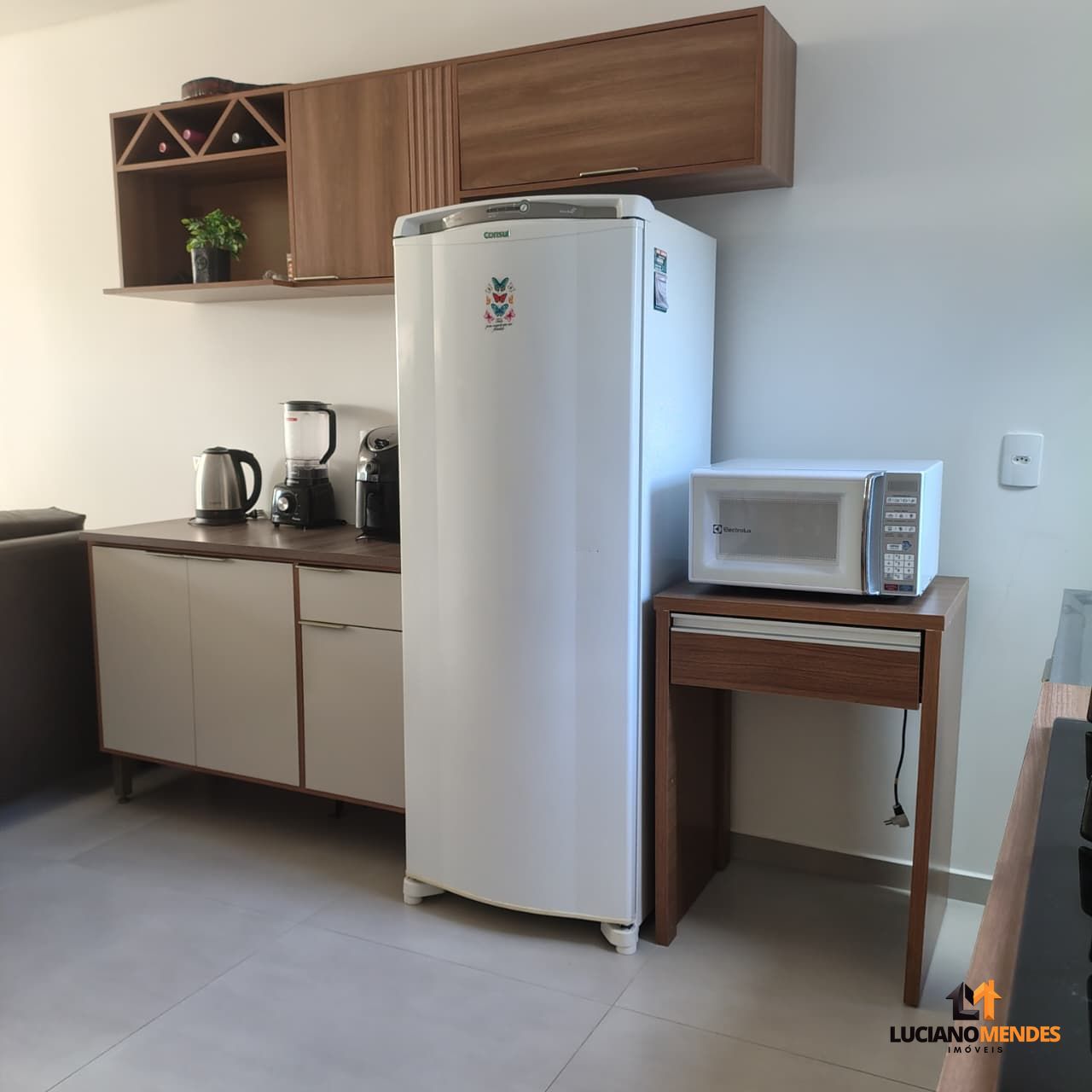Sobrado completo, mobiliado e com excelente espaço gourmet – a cerca de 1.000m