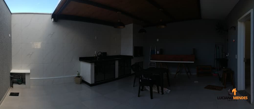 Sobrado completo, mobiliado e com excelente espaço gourmet – a cerca de 1.000m