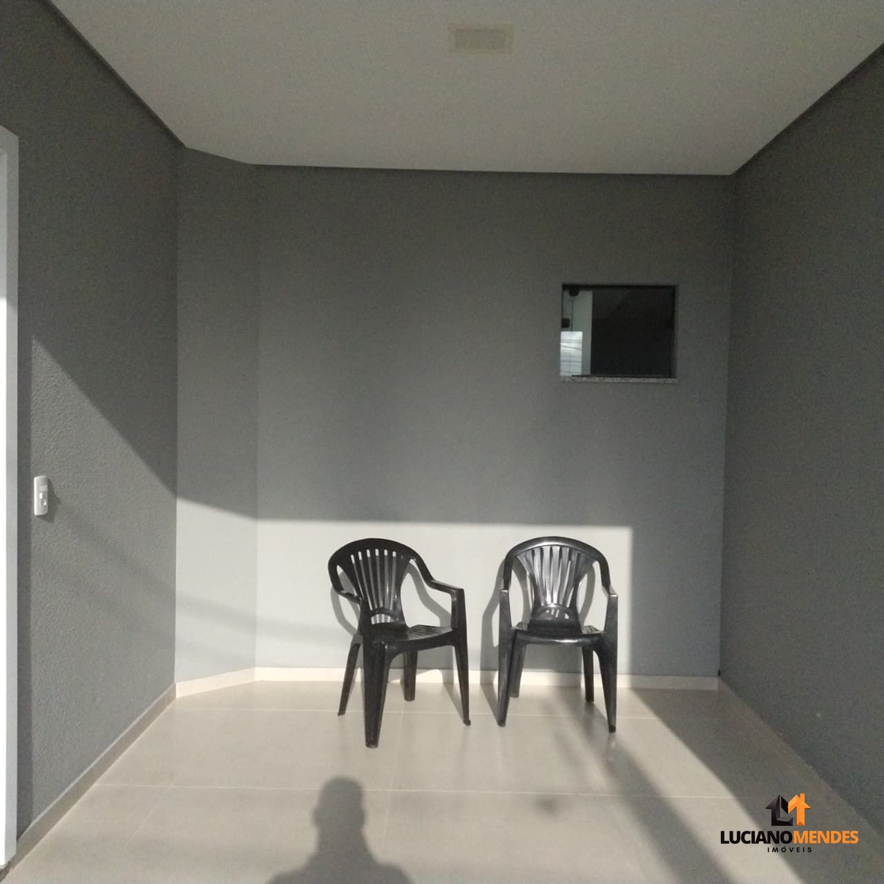 Sobrado completo, mobiliado e com excelente espaço gourmet – a cerca de 1.000m