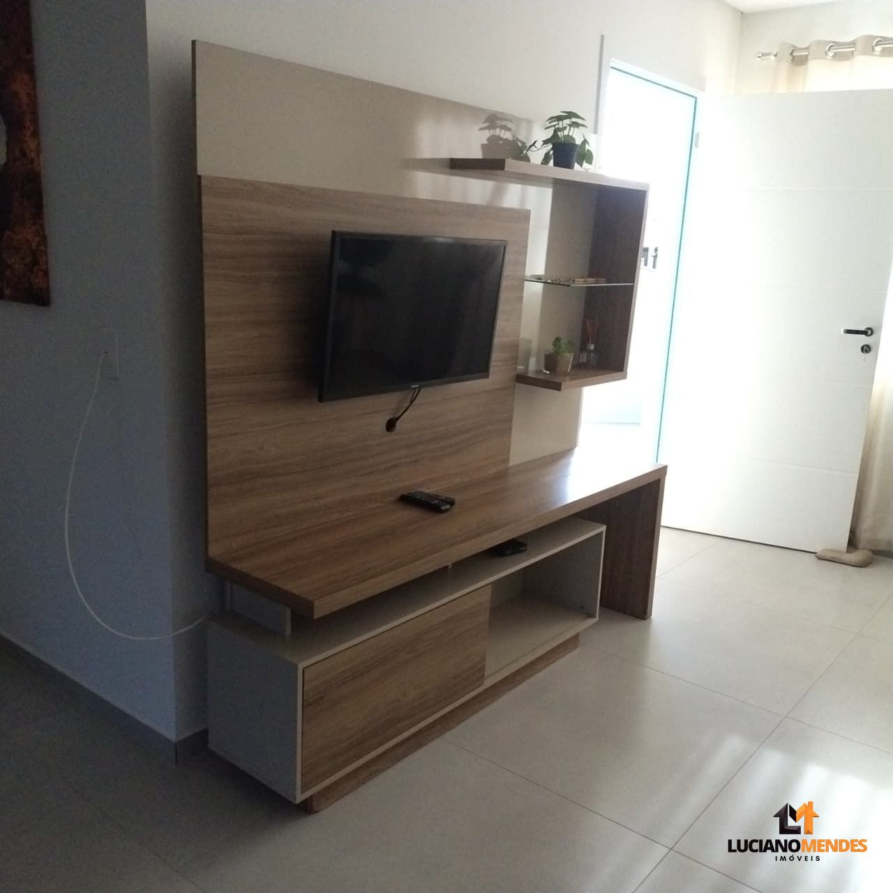 Sobrado completo, mobiliado e com excelente espaço gourmet – a cerca de 1.000m