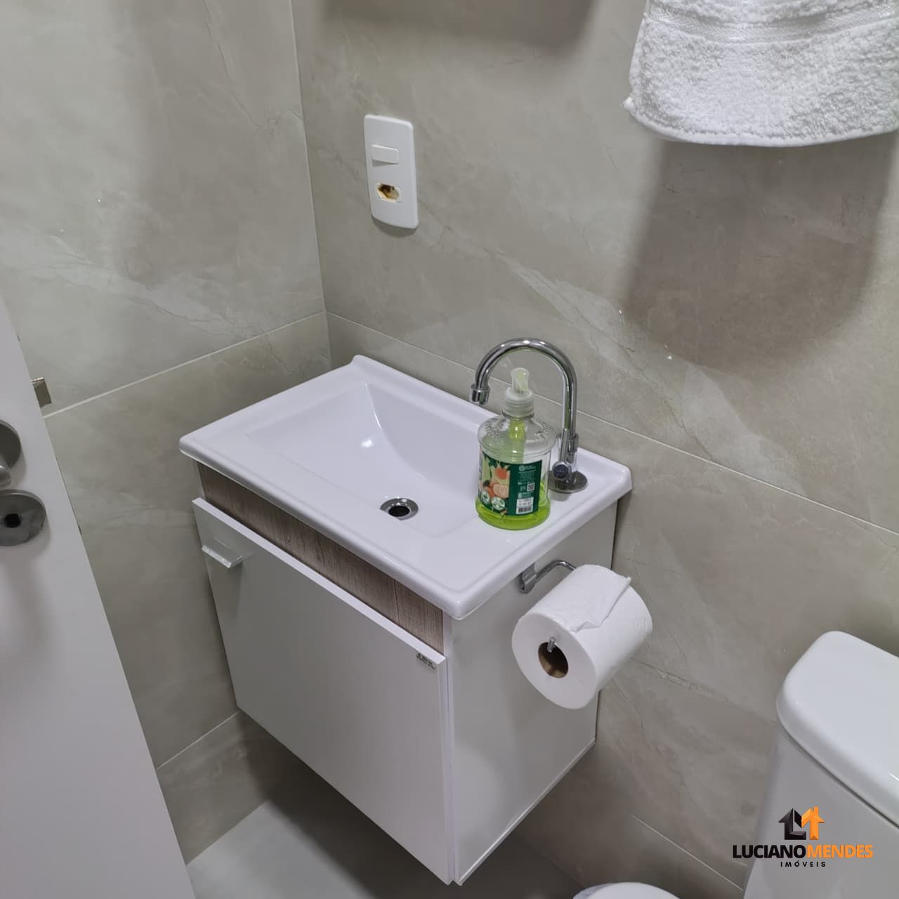 Sobrado completo, mobiliado e com excelente espaço gourmet – a cerca de 1.000m