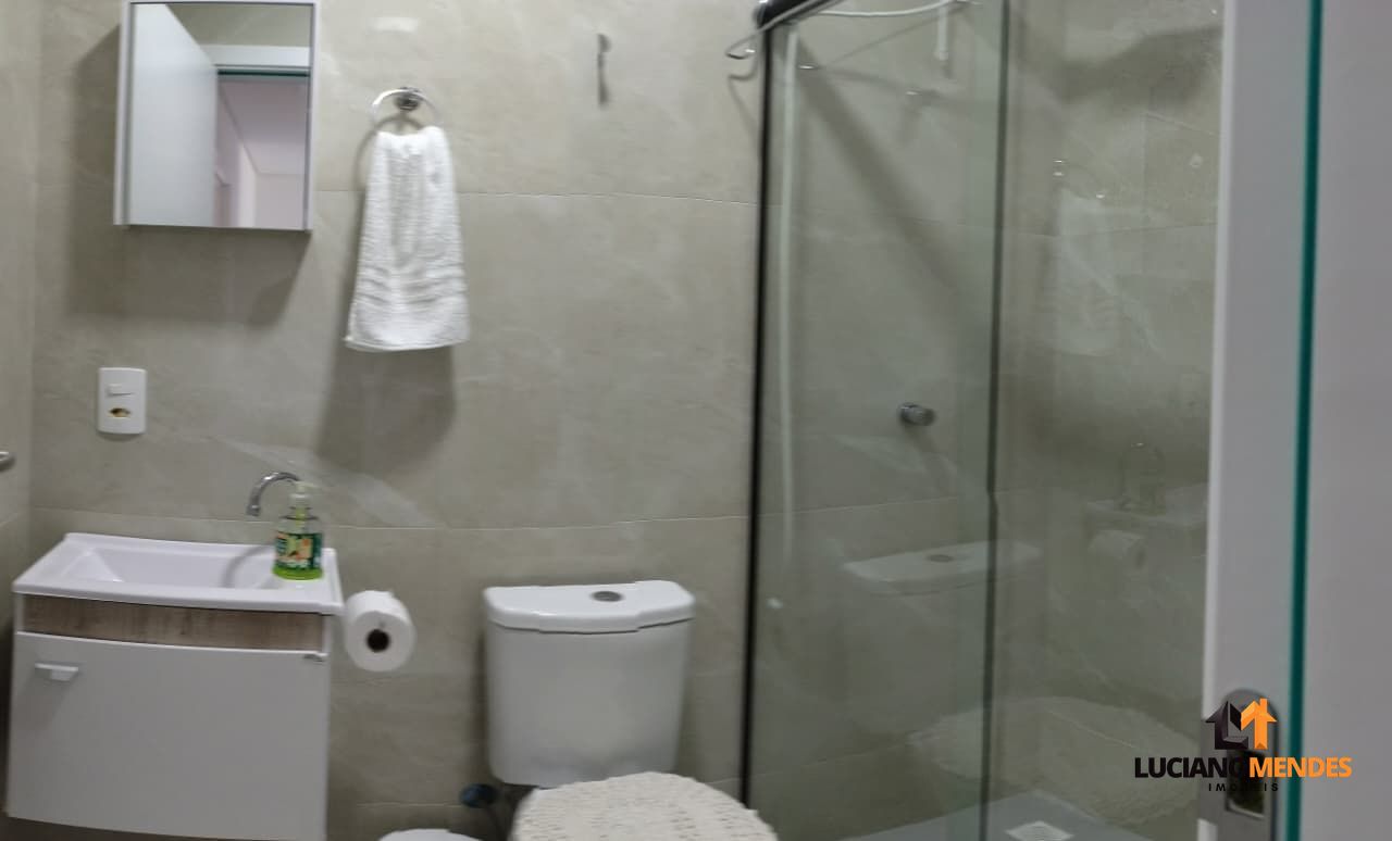 Sobrado completo, mobiliado e com excelente espaço gourmet – a cerca de 1.000m