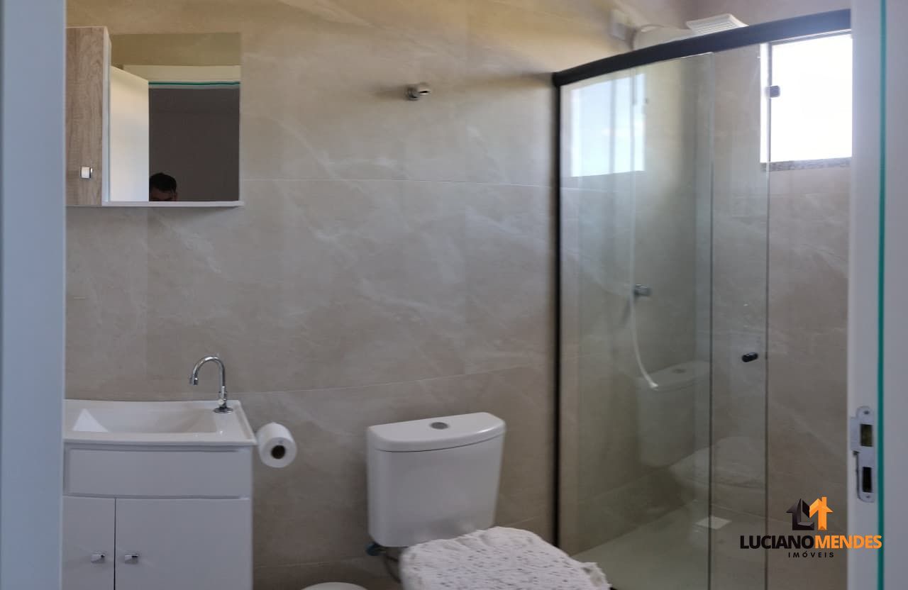 Sobrado completo, mobiliado e com excelente espaço gourmet – a cerca de 1.000m