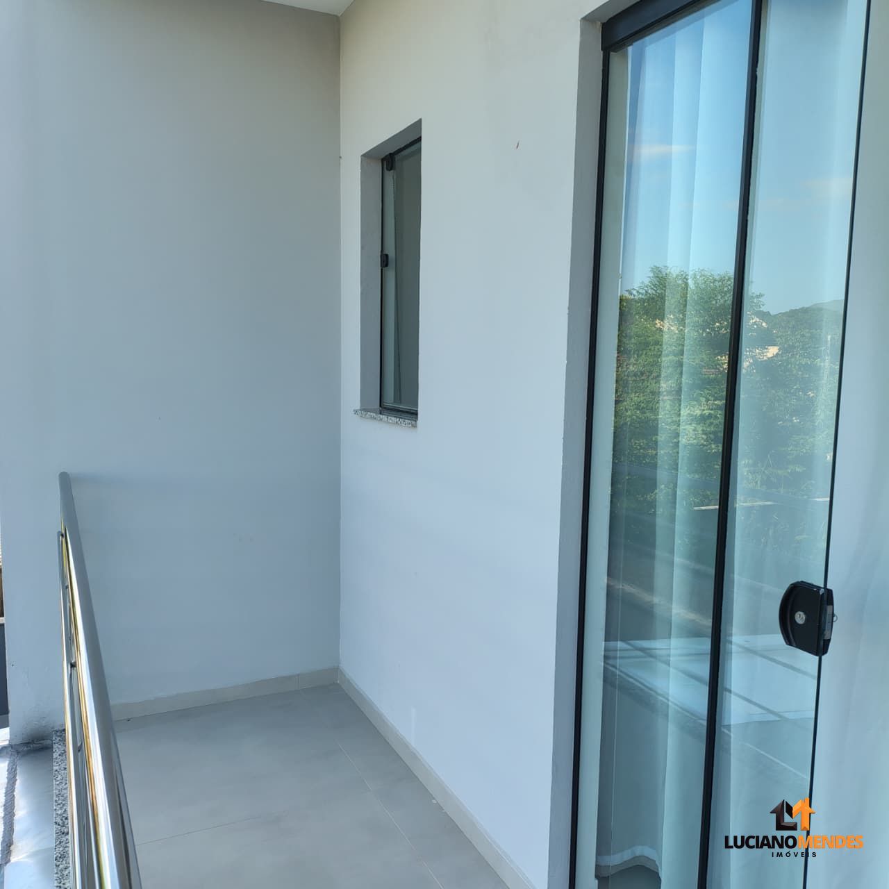 Sobrado completo, mobiliado e com excelente espaço gourmet – a cerca de 1.000m