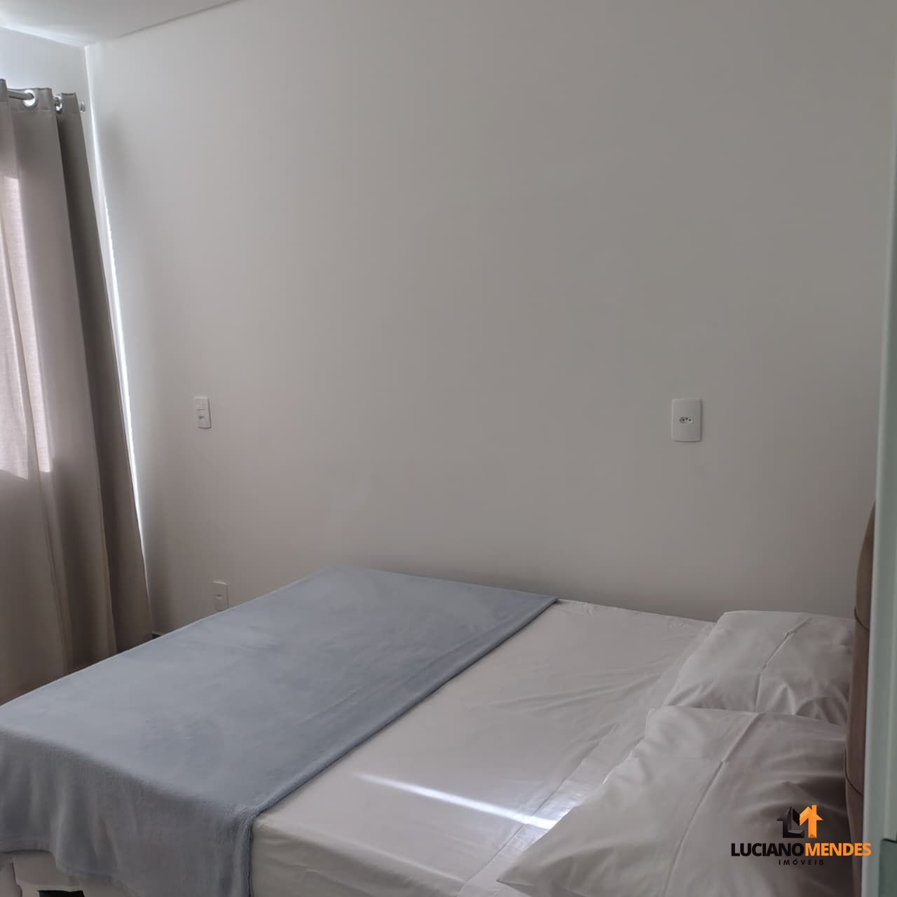 Sobrado completo, mobiliado e com excelente espaço gourmet – a cerca de 1.000m