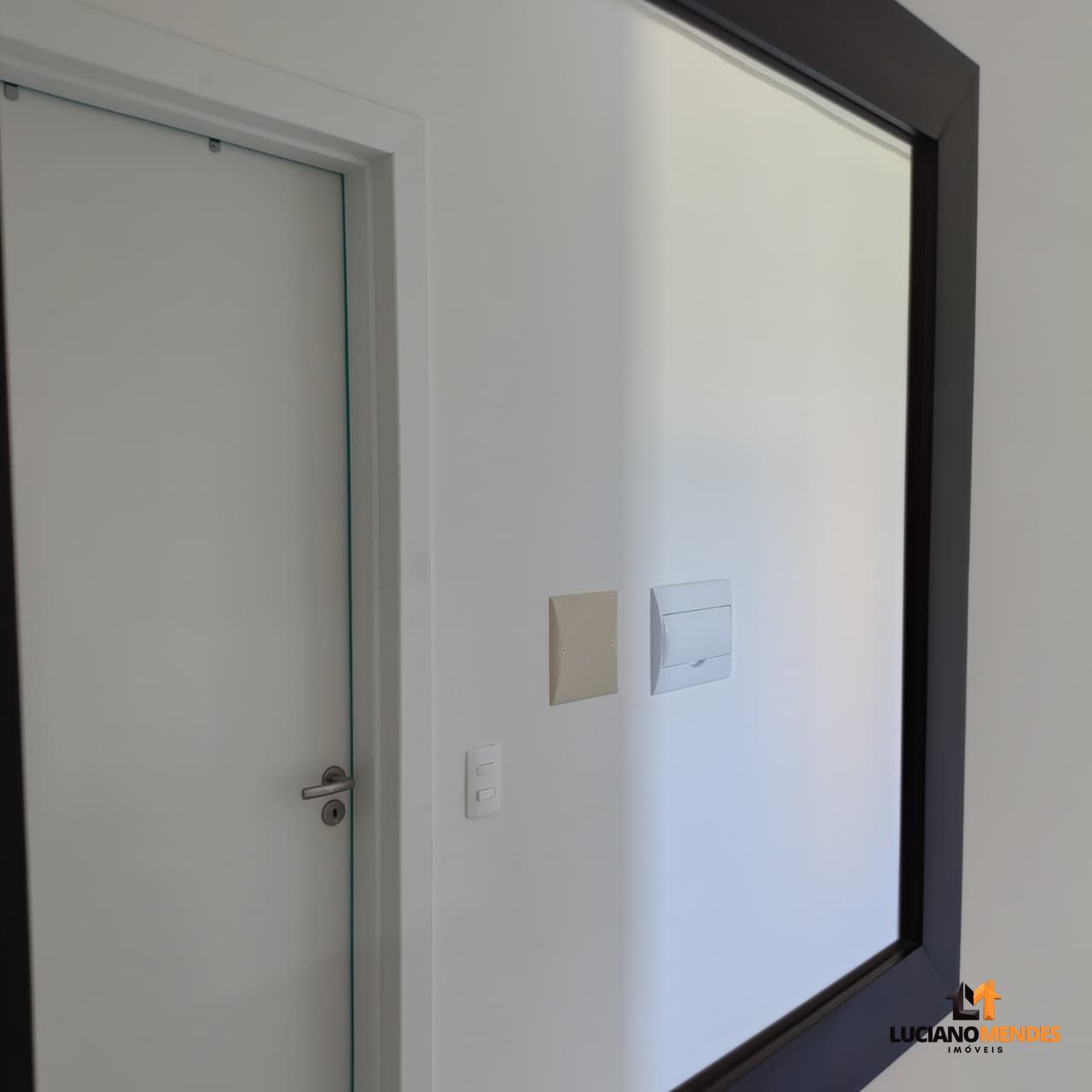 Sobrado completo, mobiliado e com excelente espaço gourmet – a cerca de 1.000m