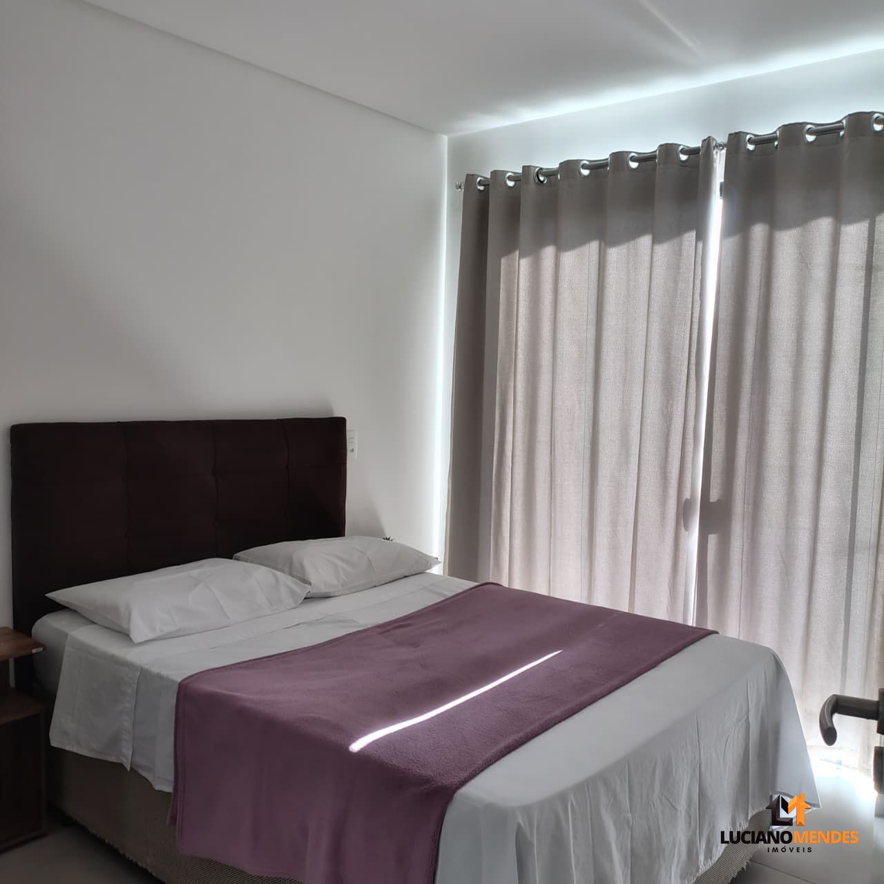 Sobrado completo, mobiliado e com excelente espaço gourmet – a cerca de 1.000m