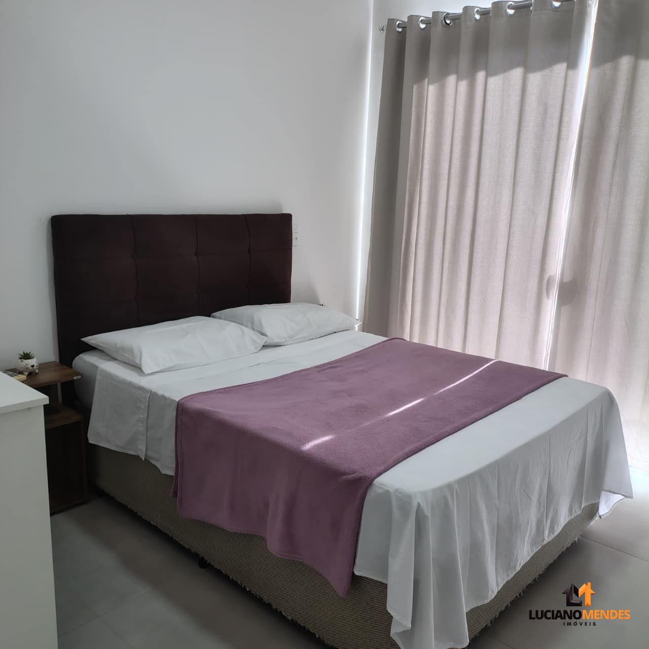 Sobrado completo, mobiliado e com excelente espaço gourmet – a cerca de 1.000m