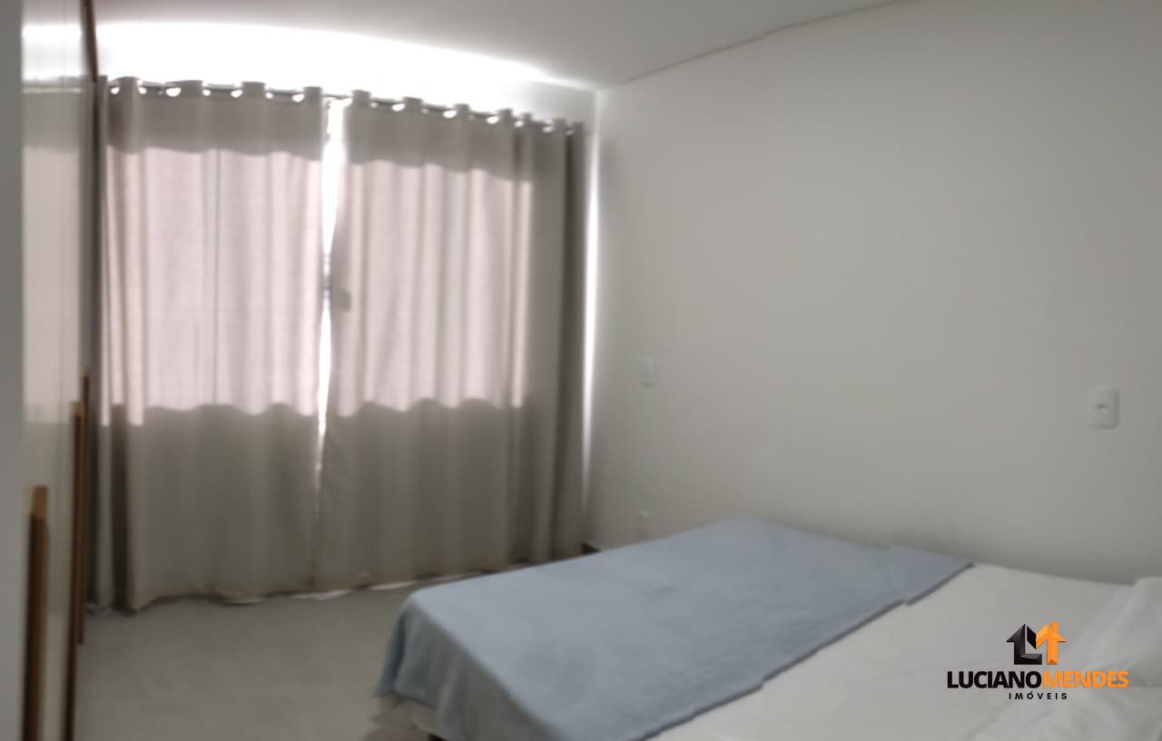 Sobrado completo, mobiliado e com excelente espaço gourmet – a cerca de 1.000m