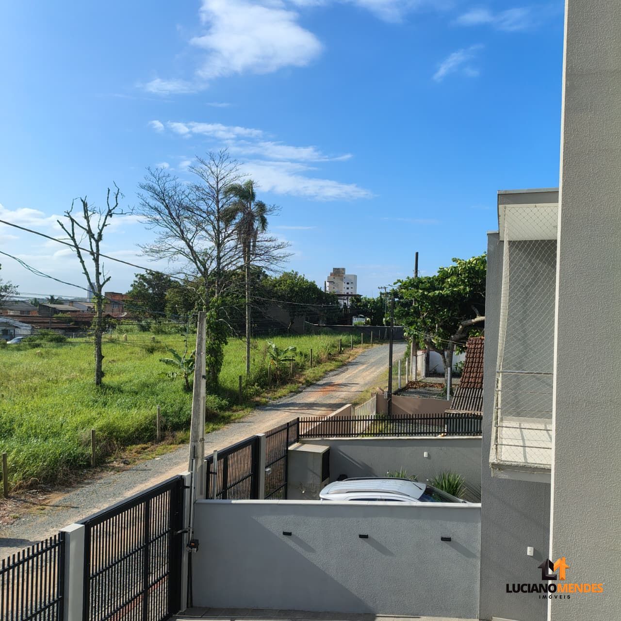Sobrado completo, mobiliado e com excelente espaço gourmet – a cerca de 1.000m