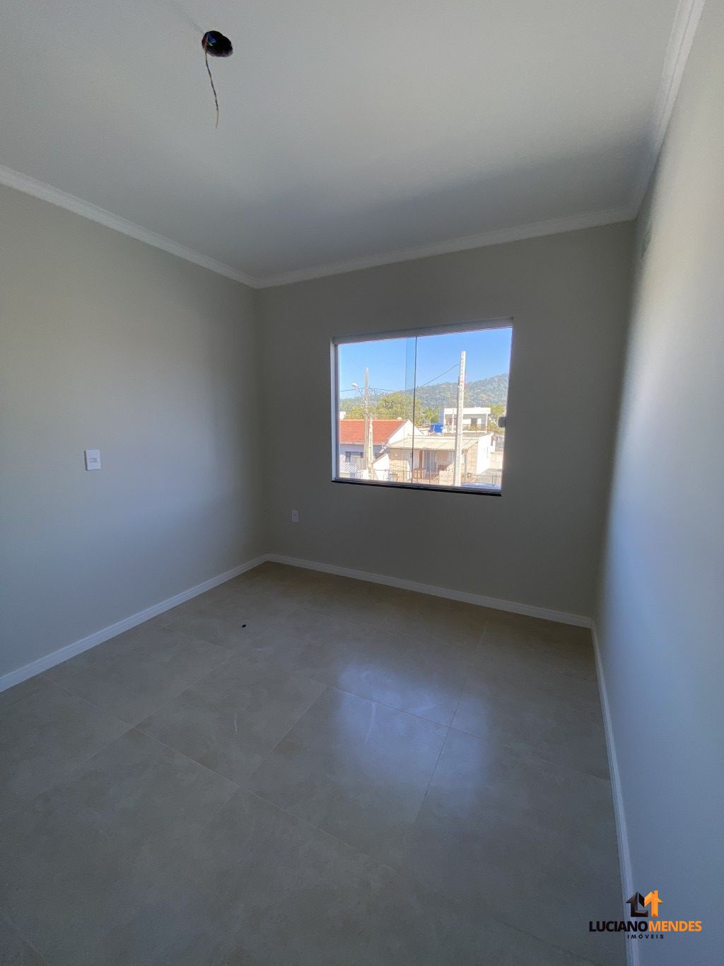 Sobrado novo e pronto para morar com 65 m² com 2 suítes e 2 vagas